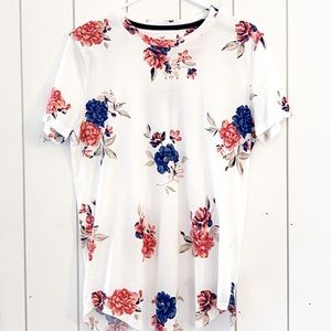 Hollister Men’s Size S Curved Hem Tee